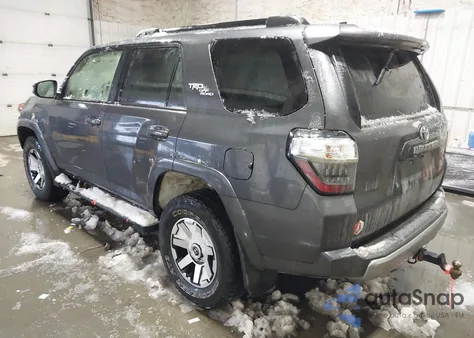 2020 Toyota 4Runner Trd Off Road Premium z USA, uszkodzony, nr VIN JTEBU5JRXL5834660